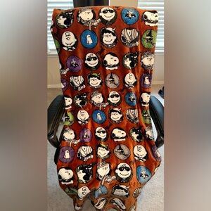 Peanuts Halloween throw blanket